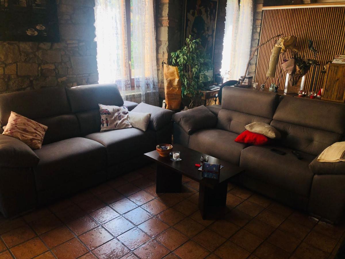Habitacio Polivalent Al Centre De Manresa Apartman Kültér fotó